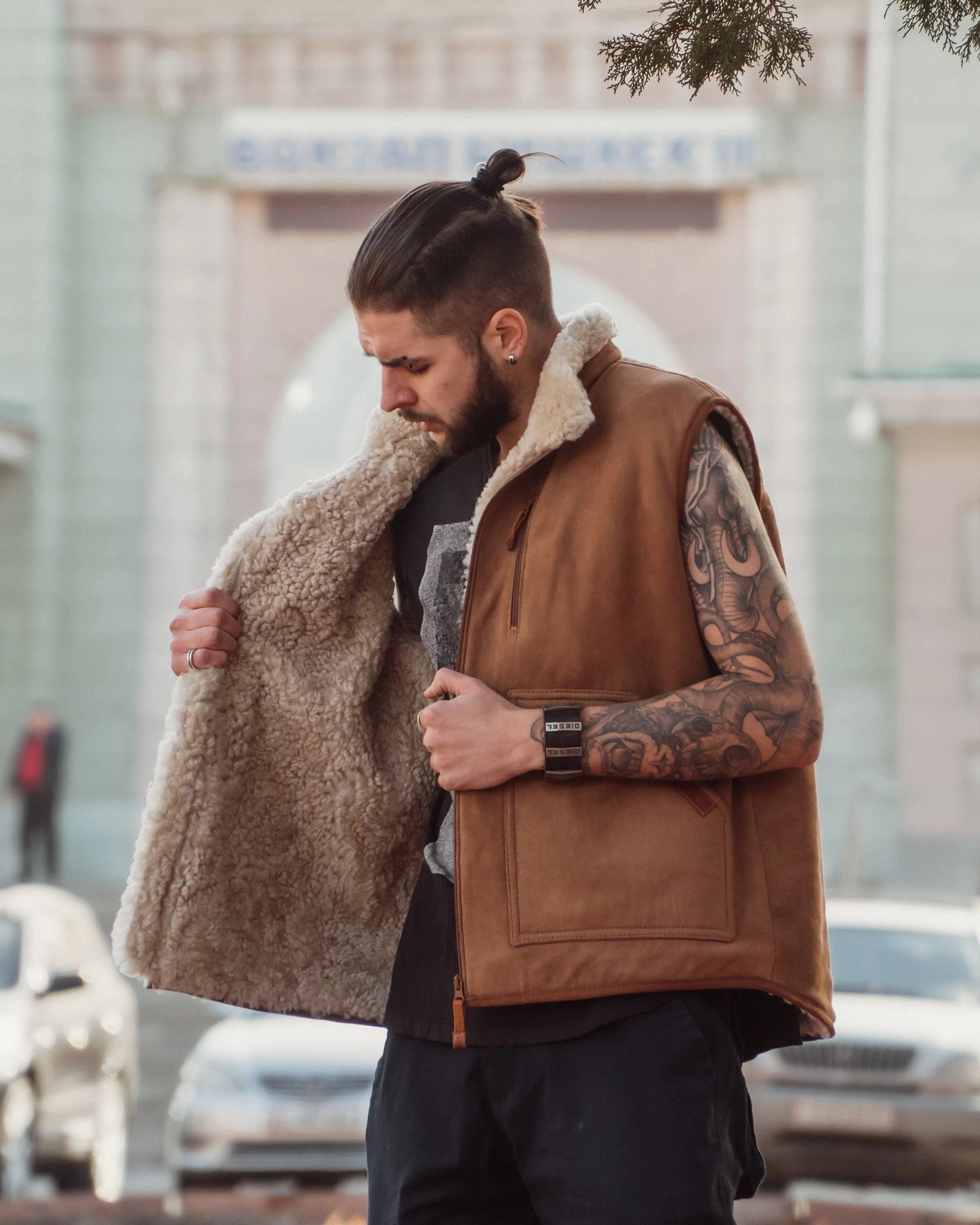 Ginger Western Sheepskin Vest with Big Side Pockets and Soft Fur Lining